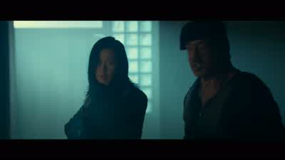 I'm going in there alone. - The Expendables 2