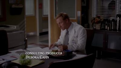 Code blue in 32-12. - Grey's Anatomy
