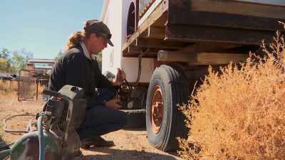 ..Col and his crew are picking up - Outback Opal Hunters