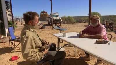 Col should be there soon, Greg.
He should be, eh?Yeah. - Outback Opal Hunters
