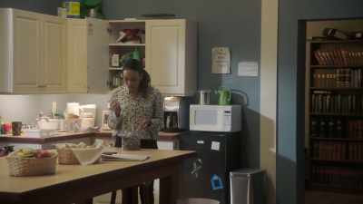 Colleen catches
you eating from
her secret stash, - Diggstown
