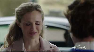 - Collins, o que é que temos?
- Alimento para a alma, Sua Majestade. - Royally Ever After