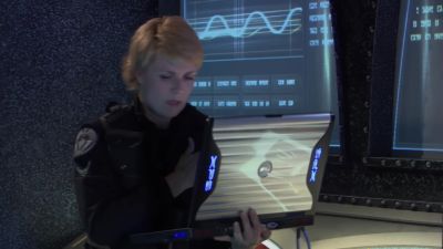 - Colonel Carter.
- Yeah, I see it. - Stargate SG-1