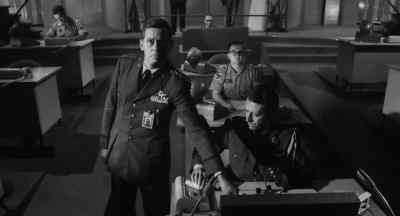 - Colonel Cascio, get me the president.
- Yes, sir. - Fail Safe
