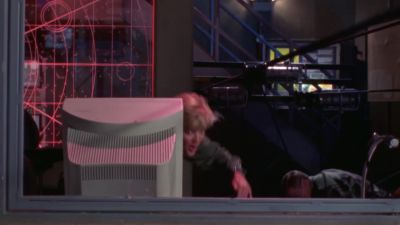 Colonel, look out! Colonel! - Stargate SG-1