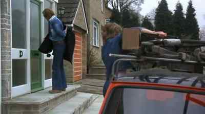 Coma on, son, get It off.
Hare, coma on. - Confessions of a Window Cleaner