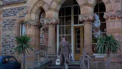 - Come along, David.
- Beryl, Beryl. - Shine