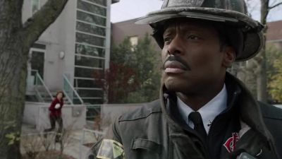 Come back.
Somebody stop them! - Chicago Fire
