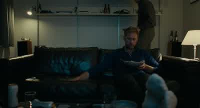 Come... Down, down. It's not for you. Good girl. - Pillion