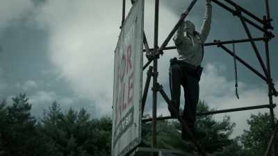 - Come down now, please.
- All right. - Eyewitness