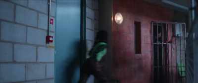-  Come 'ere!
-  Get off! - The Kitchen
