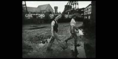 ♪ Come gather round people ♪ - Welcome to Wrexham
