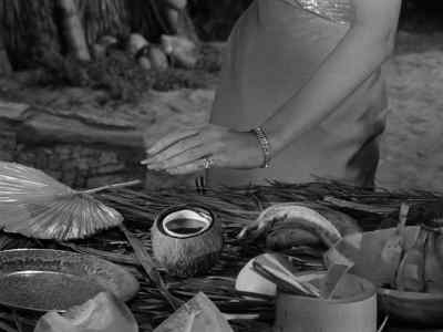 - Come here a minute, would ya?
- Hm. - Gilligan's Island