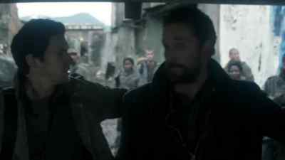 Come here a second. - Falling Skies