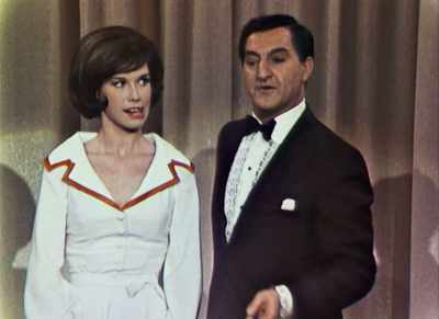 - Come here.
- (CLEARS THROAT) - Being Mary Tyler Moore