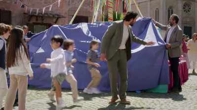 Come here. Come. Come, come. - Two Scoops of Italy