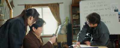Come here, eat with us. - Woongnami