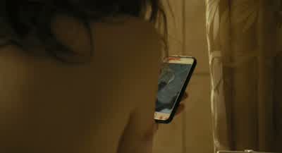 Come here for one second. - The Girl on the Train