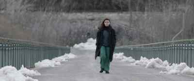 - Come here.
- I don't want to stay here! - Un mondo a parte