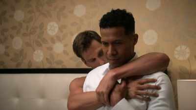 Come here.
Kiss me. - Tyler Perry's The Oval