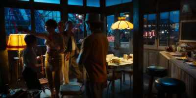 Come here, Richie.
Come say good-bye. - Wonder Wheel