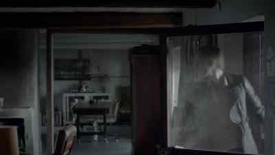 Come here. - Wallander