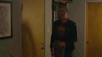 Come here, say hi.
I'm dying. - You're the Worst
