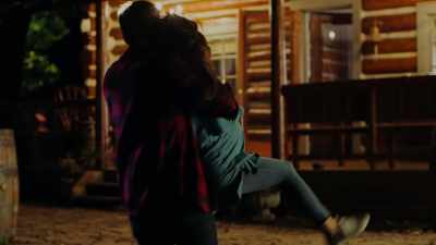 - Come here!
- (screaming) - I Won't Let You Go