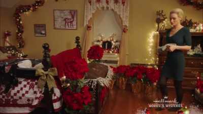 - Come in.
- Hi, can you zip me, please? - Romance at Reindeer Lodge