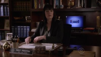 - Come in.
- Hi. - Criminal Minds