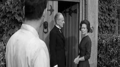 Come in, please. I want to talk to you. - Paranoiac
