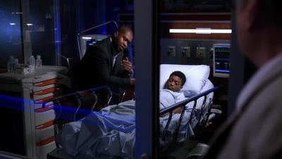 - Come in. - Chicago Med