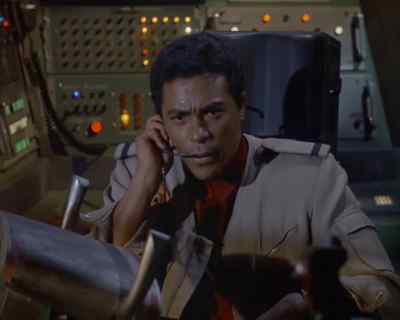 Come in, Steve.
Steve, come in. - Land of the Giants