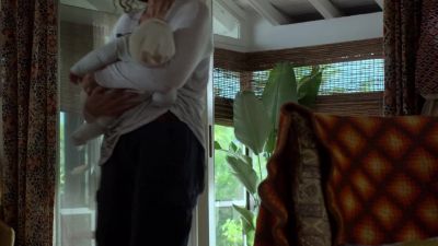 -Come in.
 Thank you. - Marvel's Jessica Jones