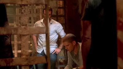 Come into my office. - Prison Break