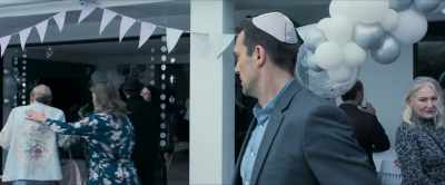 - Come. Let's go inside, come on.
-  But I want another Tupperware. - The Shakedown