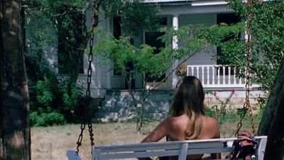 - Come look at this!
- Let's go! - The Texas Chain Saw Massacre