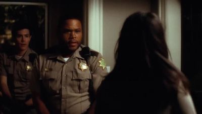 - Come look. Look over there.
- He's in here. - Scream 4