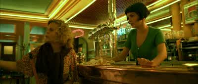 Come off it, Amélie.They split up two months ago. - Amélie