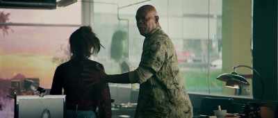 Come on, baby,
let's get out of here - Hitman's Wife's Bodyguard