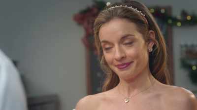 Come on,
bella signorina first. - A Taste of Christmas