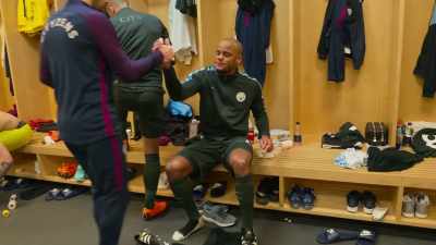 Come on, boys!
First 15 minutes, pressure, high! - All or Nothing: Manchester City