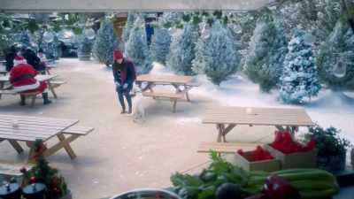 Come on, buddy. Good boy. - The Dog Days of Christmas