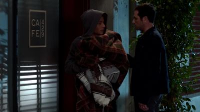 - Come on.
- Can I take a shower too? Because... - Brothers and Sisters