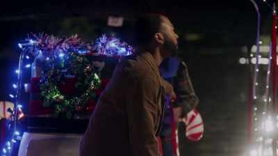Come on, you can make it.
Stop the boat. Stop. - Christmas in Louisiana