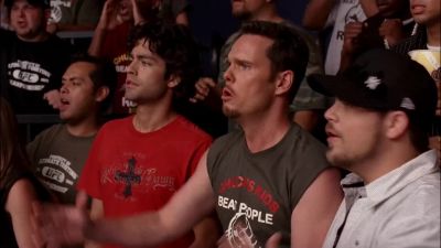 - Come on, Chuck! Choke him out!
- Easy, Drama. - Entourage