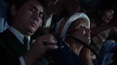 - Come on, come on, don't give up! - Women in Cages