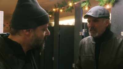 -Come on, come on.
-Okay, uh. [humming] - Santa Fake
