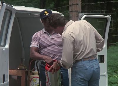 - Come on.
- Come on? What are we after now? - Magnum, P.I.