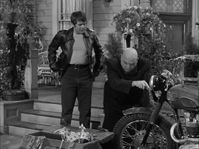 Come on, curly.
How much longer on this gig? - The Addams Family